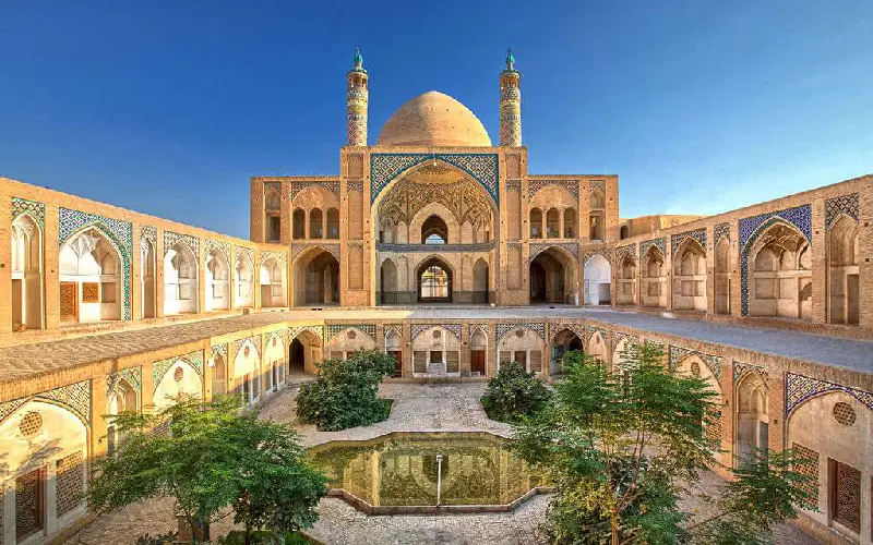 تحلیل مسجد و مدرسه آقابزرگ کاشان